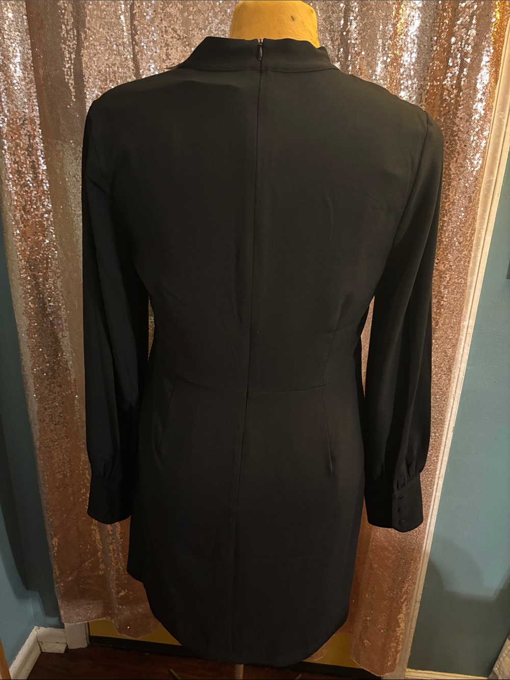 NWT Banana Republic Black Long-Sleeve Shift Dress with Keyhole Accent - Picture 3 of 5